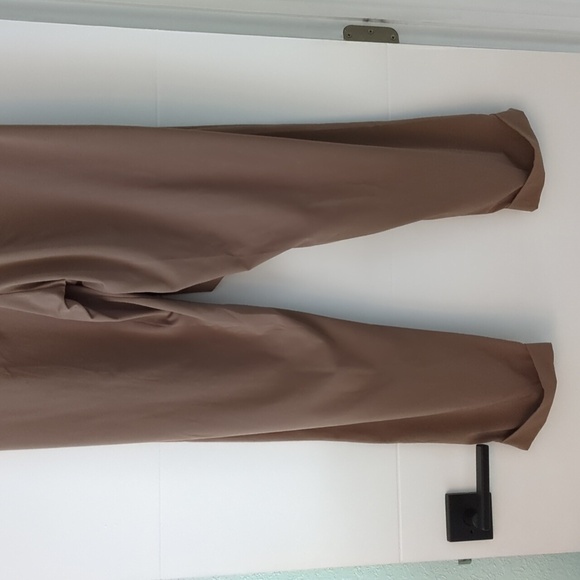Athleta Rustic Beige Cardiff Lightweight Hiking Travel Pants Folded Hem Sz 12 - Picture 5 of 10